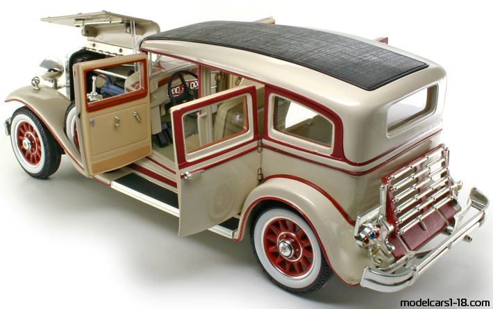 1931 - Peerless Master 8 Anson 1/18 (Злаетн / Червен) Отваряеми части