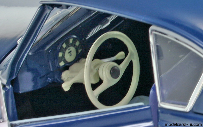 1954 - Peugeot 203 Solido 1/18 (Син) Интериор арматурно табло