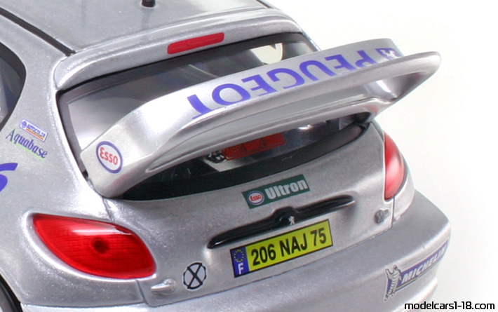 2000 - Peugeot 206 WRC Solido 1/18 (Сребрист) Багажник / Отварящи се фарове