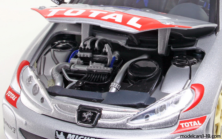 2002 - Peugeot 206 WRC Solido 1/18 (Сребрист) Двигател
