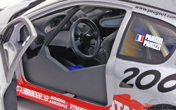 2002 - Peugeot 206 WRC Solido 1/18 (Сребрист) Интериор арматурно табло