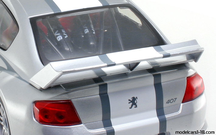 2004 - Peugeot 407 Silhouette Mondo Motors 1/18 (Сребрист / Бял) Двигател
