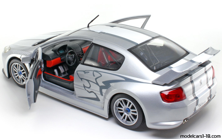 2004 - Peugeot 407 Silhouette Motor Max 1/18 (Сребрист / Бял) Отваряеми части