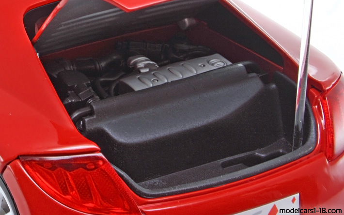 2002 - Peugeot RC Concept Solido 1/18 (Червен) Двигател