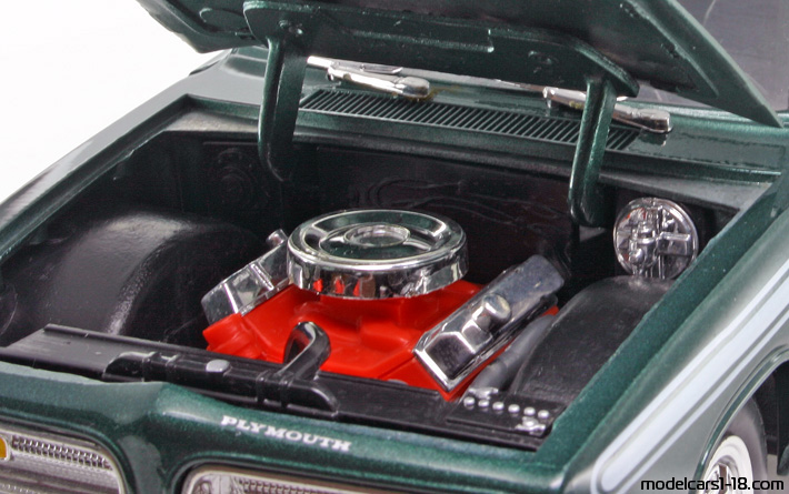 1969 - Plymouth Barracuda 383 Road Signature 1/18 (Зелен / Бял) Двигател