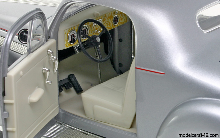 1936 - Pontiac Deluxe 6 Signature Models 1/18 (Сребрист) Интериор арматурно табло