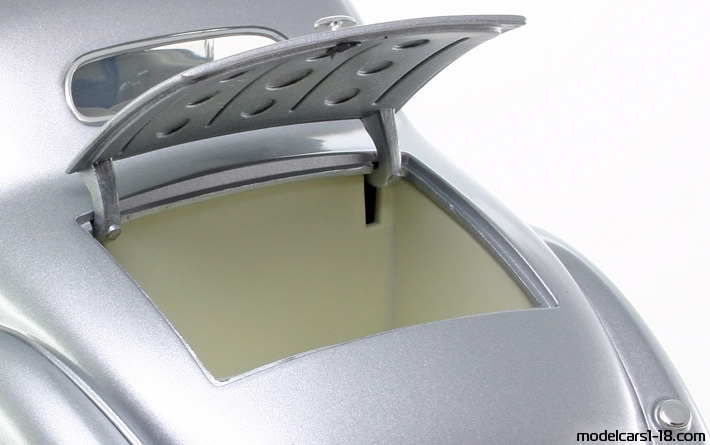 1936 - Pontiac Deluxe 6 Signature Models 1/18 (Сребрист) Багажник / Отварящи се фарове