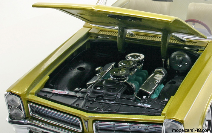 1965 - Pontiac GTO Maisto 1/18 (Жълт) Двигател