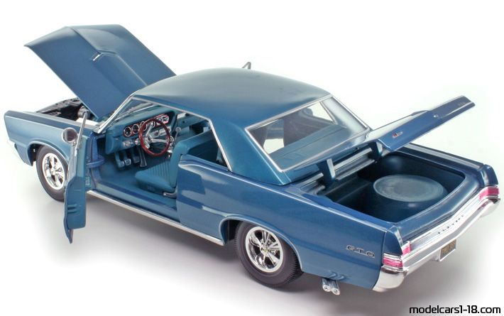 1965 - Pontiac GTO Maisto 1/18 (Син) Отваряеми части