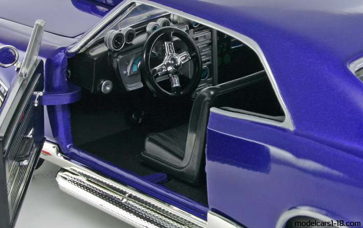 1967 - Pontiac GTO ERTL 1/18 (Син) Интериор арматурно табло