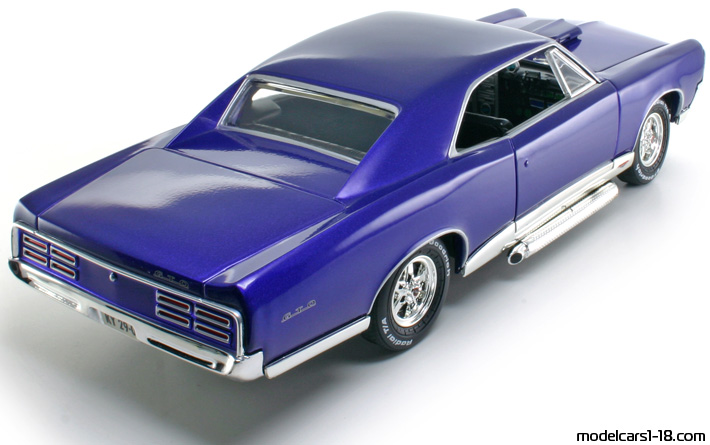 1967 - Pontiac GTO ERTL 1/18 (Син) Задна дясна страна