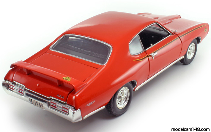 1969 - Pontiac GTO Motor Max 1/18 (Червен) Задна дясна страна