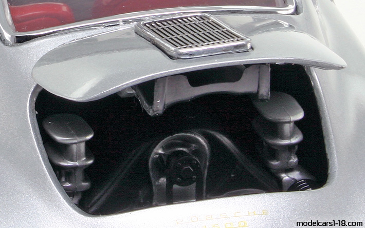 1956 - Porsche 356 A Sun Star 1/18 (Жълт) Двигател