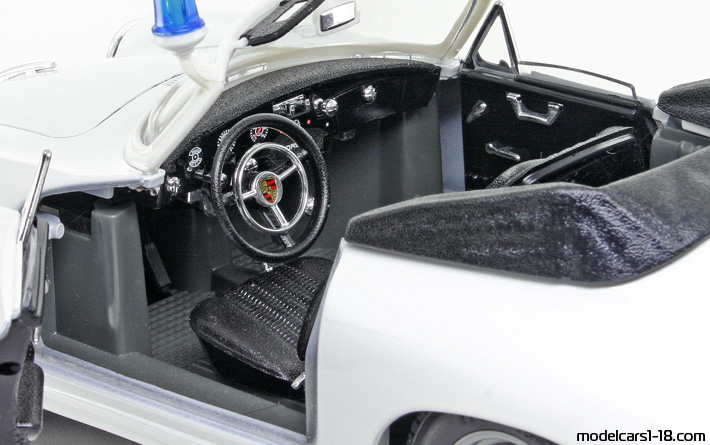 1961 - Porsche 356 B Police Bburago 1/18 (Бял) Интериор арматурно табло