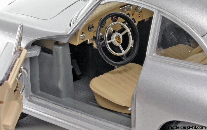 1961 - Porsche 356 B Bburago 1/18 (Сребрист) Интериор арматурно табло