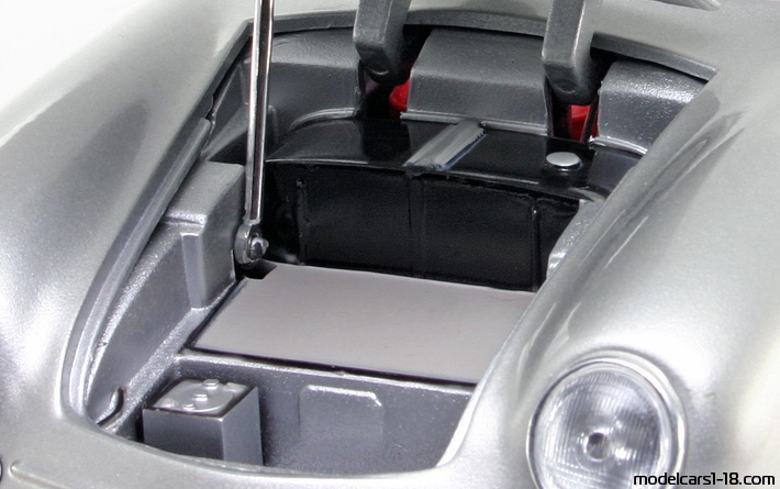 1948 - Porsche 356 Nr. 1 Maisto 1/18 (Сребрист) Багажник / Отварящи се фарове