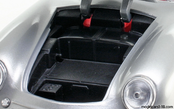 1948 - Porsche 356 Nr. 1 Maisto 1/18 (Сребрист) Багажник / Отварящи се фарове