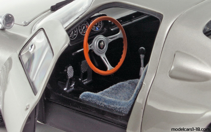 1964 - Porsche 904 Carrera GTS Minichamps 1/18 (Сребрист) Интериор арматурно табло