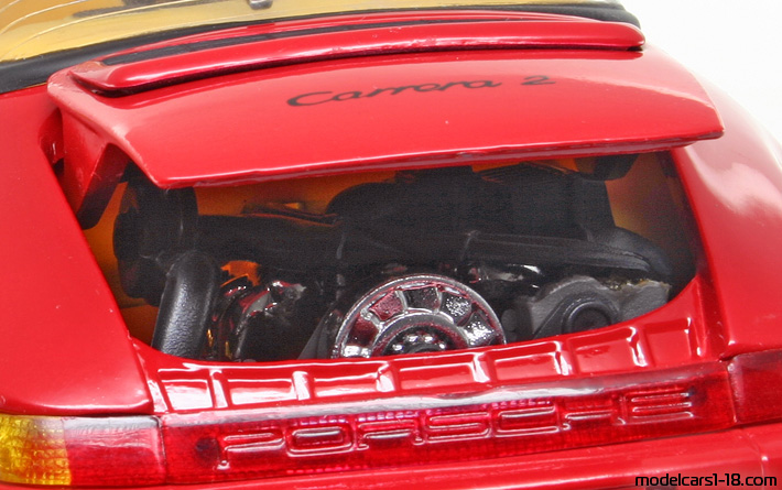 1989 - Porsche 911 Carrera 2 Targa (964) Anson 1/18 (Червен) Двигател