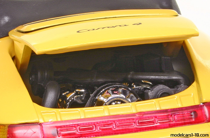 1989 - Porsche 911 Carrera 4 Cabriolet (964) Anson 1/18 (Жълт) Двигател