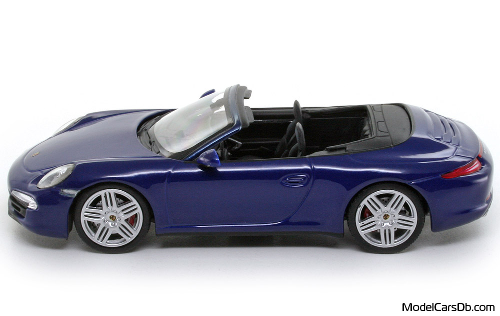 2012 - Porsche 911 Carrera 4 Cabriolet (991) Minichamps 1/43 (Син) Страна