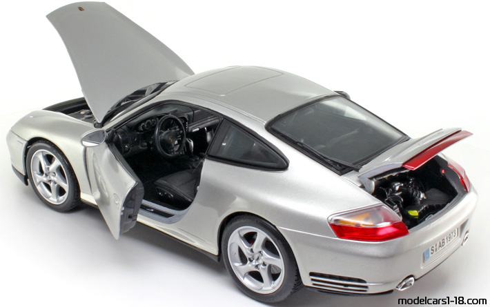2002 - Porsche 911 Carrera 4S (996) Maisto 1/18 (Сребрист) Отваряеми части