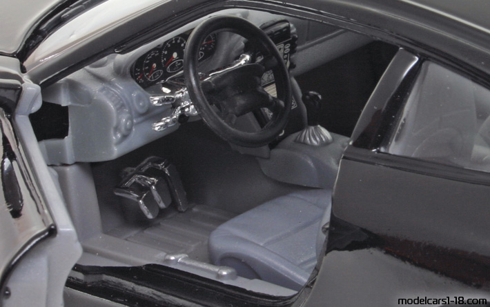 2000 - Porsche 911 Carrera (996) Motor Max 1/18 (Черен) Интериор арматурно табло