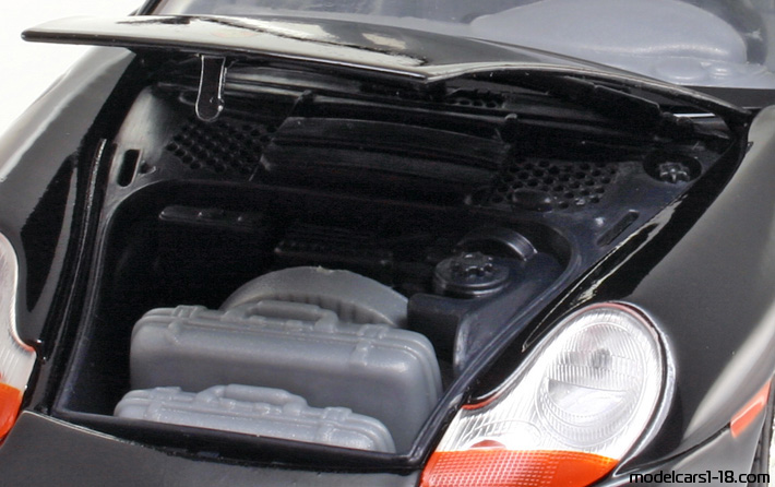 2000 - Porsche 911 Carrera (996) Motor Max 1/18 (Черен) Багажник / Отварящи се фарове