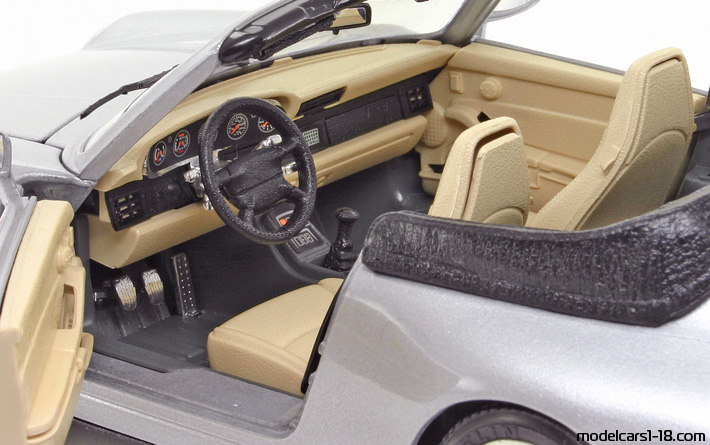 1994 - Porsche 911 Carrera Cabriolet (993) Bburago 1/18 (Сребрист) Интериор арматурно табло