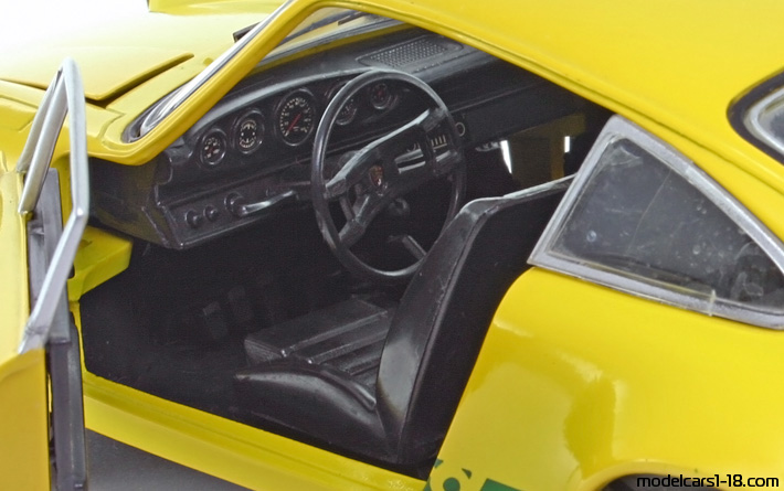 1973 - Porsche 911 Carrera RS 2.7 Jouef Evolution 1/18 (Жълт / Зелен) Интериор арматурно табло