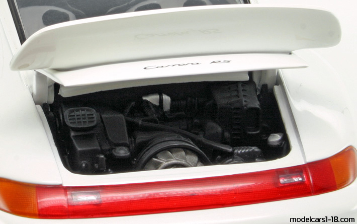 1995 - Porsche 911 Carrera RS (993) UT 1/18 (Бял) Двигател
