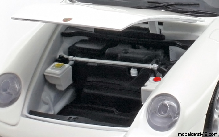 1995 - Porsche 911 Carrera RS (993) UT 1/18 (Бял) Багажник / Отварящи се фарове