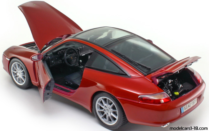 2001 - Porsche 911 Carrera Targa (996) Maisto 1/18 (Червен) Отваряеми части