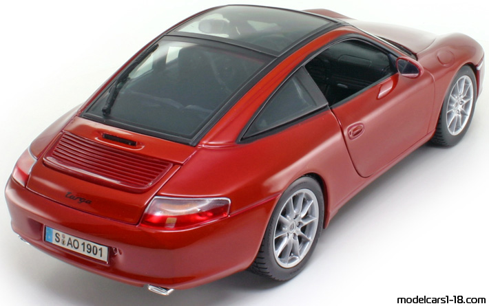 2001 - Porsche 911 Carrera Targa (996) Maisto 1/18 (Червен) Задна дясна страна