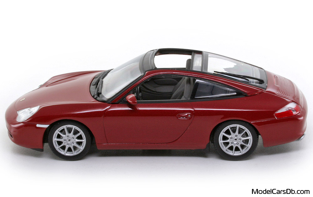 2001 - Porsche 911 Carrera Targa (996) Minichamps 1/43 (Червен) Страна
