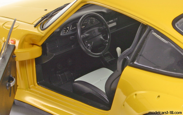 1995 - Porsche 911 GT2 (993) UT 1/18 (Жълт) Интериор арматурно табло
