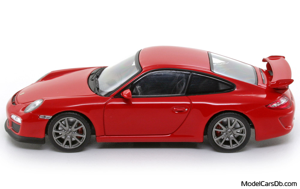 2009 - Porsche 911 GT3 (997) Minichamps 1/43 (Червен) Страна