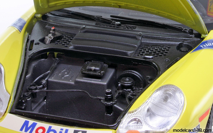 1997 - Porsche 911 GT3 Cup (996) Bburago 1/18 (Жълт / Син) Багажник / Отварящи се фарове