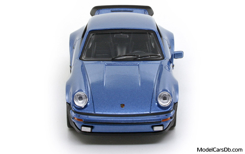 1975 - Porsche 911 Turbo 3.0 (930) Welly 1/43 (Син) Предница