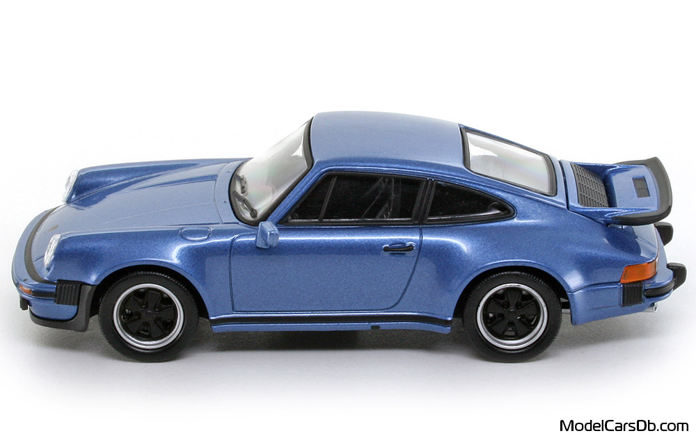 1975 - Porsche 911 Turbo 3.0 (930) Welly 1/43 (Син) Страна