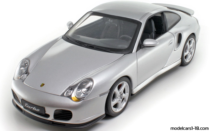 2000 - Porsche 911 Turbo (996) AutoArt 1/18 (Светло сребрист) Предна лява страна