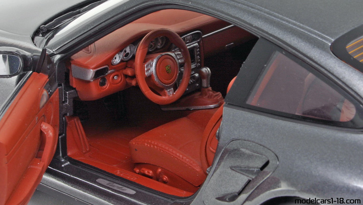 2006 - Porsche 911 Turbo (997) Norev 1/18 (Сив) Интериор арматурно табло