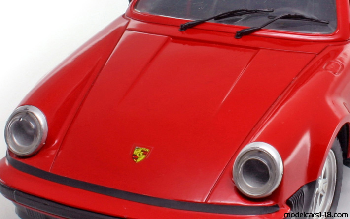 1987 - Porsche 911 Turbo Cabriolet 3.3 (930) Polistil 1/16 (Червен) Багажник / Отварящи се фарове