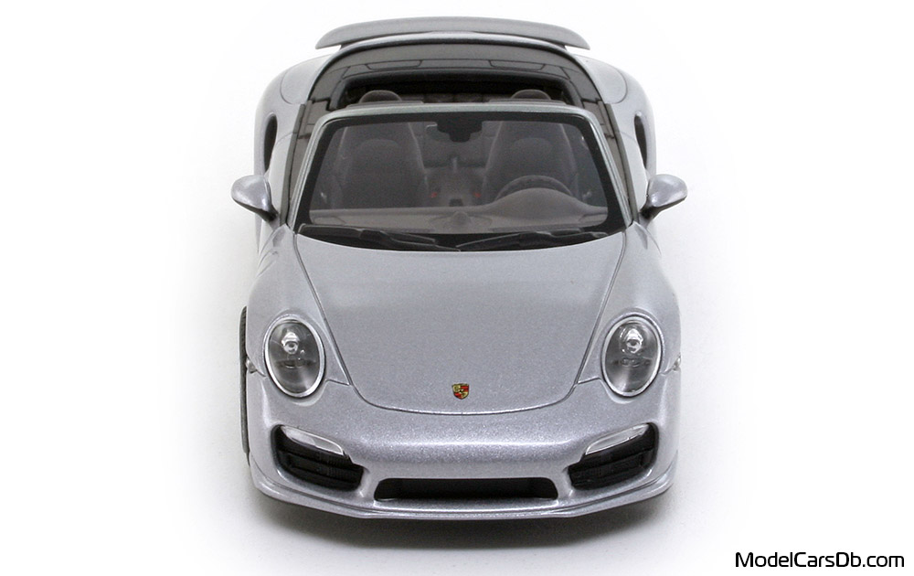 2014 - Porsche 911 Turbo Cabriolet (991) Minichamps 1/43 (Сребрист) Предница