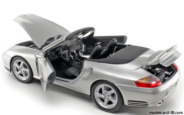 2004 - Porsche 911 Turbo Cabriolet (996) Maisto 1/18 (Сребрист) Отваряеми части