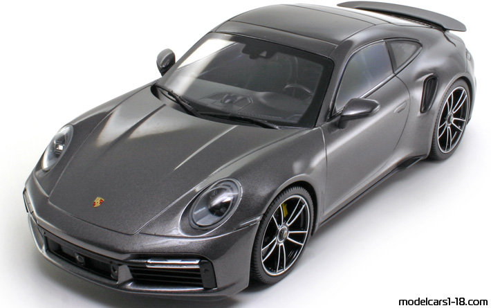 2020 - Porsche 911 Turbo S (992) Minichamps 1/18 (Сив) Предна лява страна