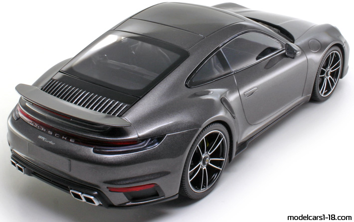 2020 - Porsche 911 Turbo S (992) Minichamps 1/18 (Сив) Задна дясна страна