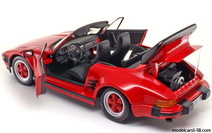 1977 - Porsche 911 Turbo SE Cabriolet 3.3 (930) Revell 1/18 (Червен) Отваряеми части