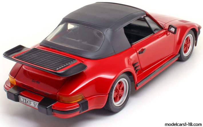 1977 - Porsche 911 Turbo SE Cabriolet 3.3 (930) Revell 1/18 (Червен) Задна дясна страна