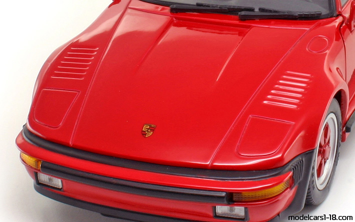 1977 - Porsche 911 Turbo SE Cabriolet 3.3 (930) Revell 1/18 (Червен) Багажник / Отварящи се фарове